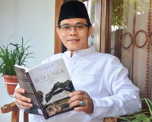 Guru Besar Universitas Islam Negeri (UIN) Mataram Bidang Sejarah dan Peradaban Islam Prof. Dr. H. Jamaluddin, M.Ag.
(Dok. Prof Jamal)