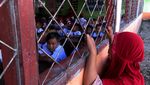 Ekspresi Anak-anak Saat Hari Pertama Masuk Sekolah di Gowa