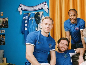 Wajud Jersey Baru Chelsea yang Retro Tanpa Sponsor Depan