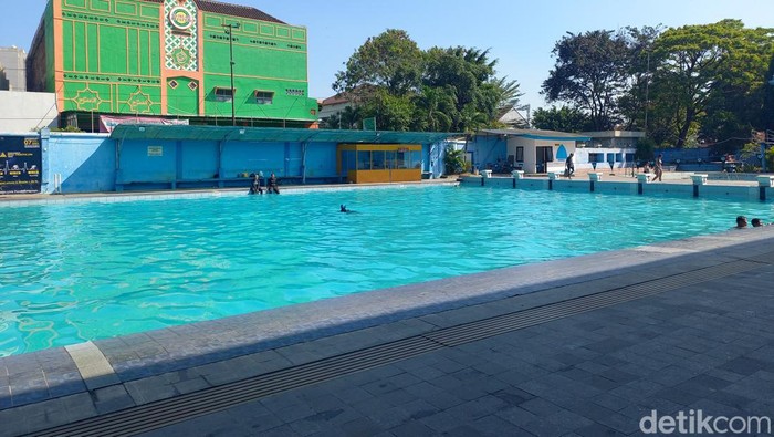 Kolam Renang Tirtomoyo Manahan, Solo.