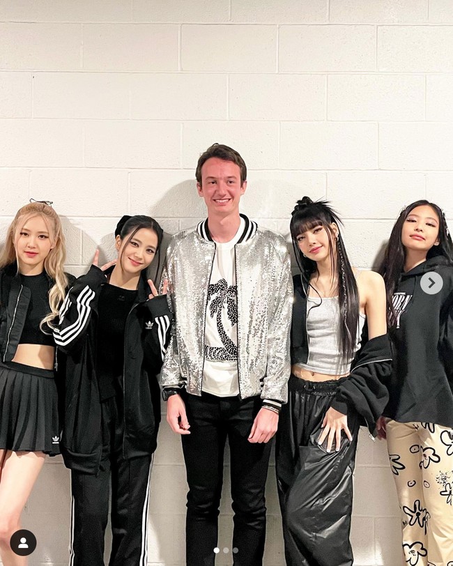 Pria yang dua tahun lebih tua dari Lisa BLACKPINK itu juga telah berfoto bersama rekan personelnya saat gelaran tur konser BORN PINK di Los Angeles tahun lalu. Foto: dok. Instagram @frederic.arnault