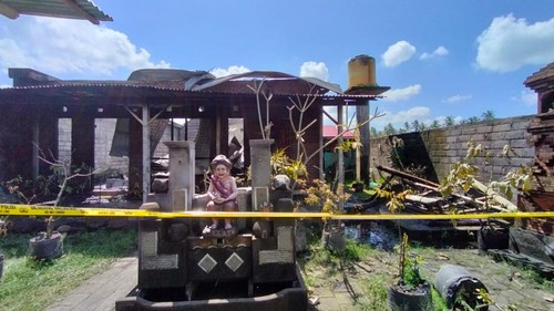 Lokasi rumah terbakar di Jalan Carik Aban, Desa Darmasaba, Abiansemal, Badung, Senin (10/7/2023) siang. (Foto Agus Eka/detikBali)