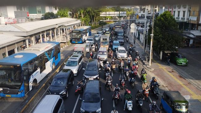 Macet di  Jalan Daan Mogot Jakbar