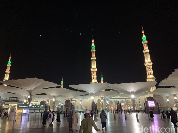 Jemaah haji Maktour melaksanakan salat Arbain di Masjid Nabawi