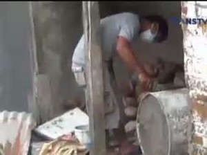 Kejamnya Mahasiswa di Kediri Bunuh Janda Lalu Disemen dalam Tong