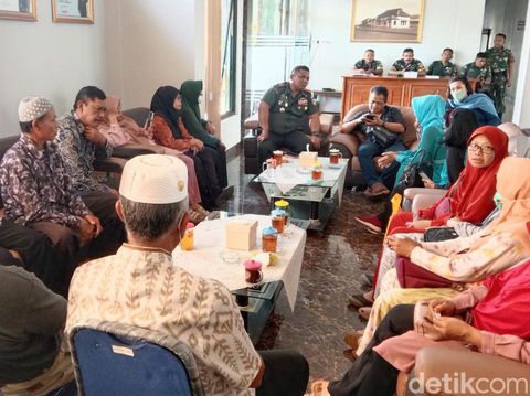 Mediasi para korban dengan istri TNI yang diduga melakukan penipuan bermodus investasi di Kodim 0709 Kebumen, Senin (10/7/2023) sore.