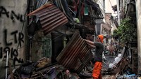 Total ada 480 jiwa, 120 keluarga, dan 94 bangunan atau rumah terdampak kebakaran tersebut. 