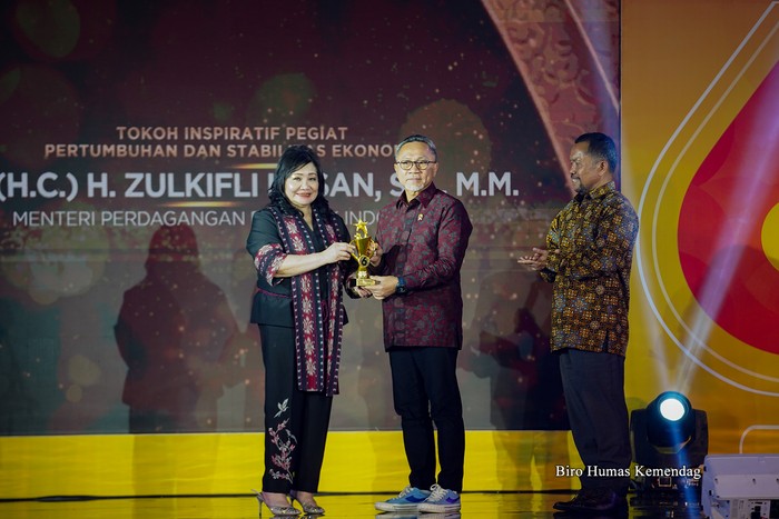 Mendag Zulhas Raih Penghargaan Anugerah Inspiratif 2023