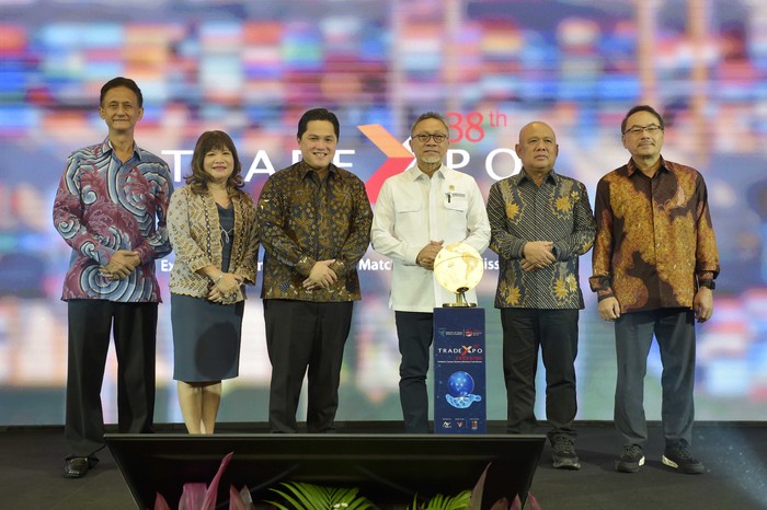Mendag Zulkifli Hasan meluncurkan Trade Expo Indonesia (TEI) ke-38, hari ini, Senin (10/7) di kantor Kementerian Perdagangan. TEI ke-38 akan mengangkat tema “Sustainable Trade for Global Economic Resilience”. Dalam peluncuran tersebut, turut hadir Menteri Badan Usaha Milik Negara Erick Thohir.