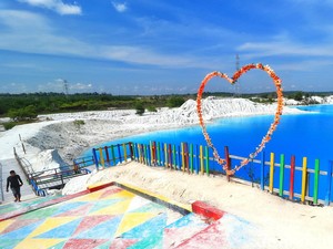 20 Rekomendasi Wisata Bangka Belitung, Pulau Lengkuas-Danau Kaolin