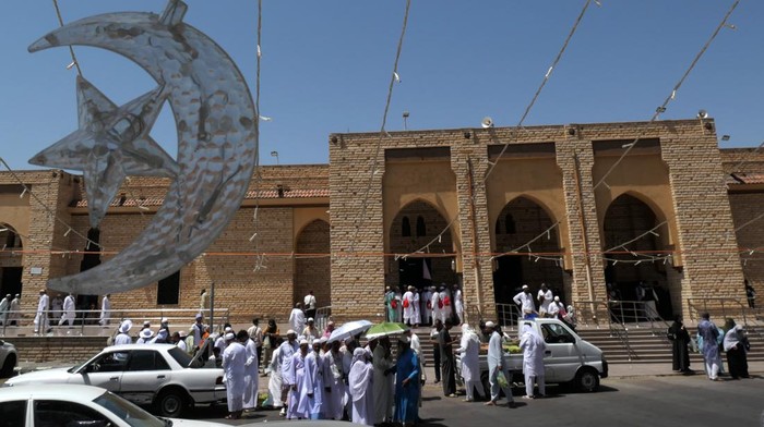 Mengunjungi Masjid Ibnu Abbas di Kota Thaif Arab Saudi Umat Islam mengunjungi Masjid Ibnu Abbas di Thaif, Mekah, Arab Saudi, Minggu (9/7/2023). Masjid Ibnu Abbas merupakan salah satu peninggalan dari sejarah Islam di Kota Thaif yang dibangun pada 592 H. ANTARA FOTO/Wahyu Putro A/tom.