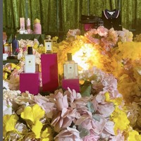 Dalam foto dan video yang diunggah Hotman Paris Hutapea terlihat, acara sangjit ini digelar di The Mulia, Nusa Dua, Bali. Barang-barang seserahan dipajang dengan dekorasi bunga warna-warni. Foto: Dok. Instagram Hotman Paris