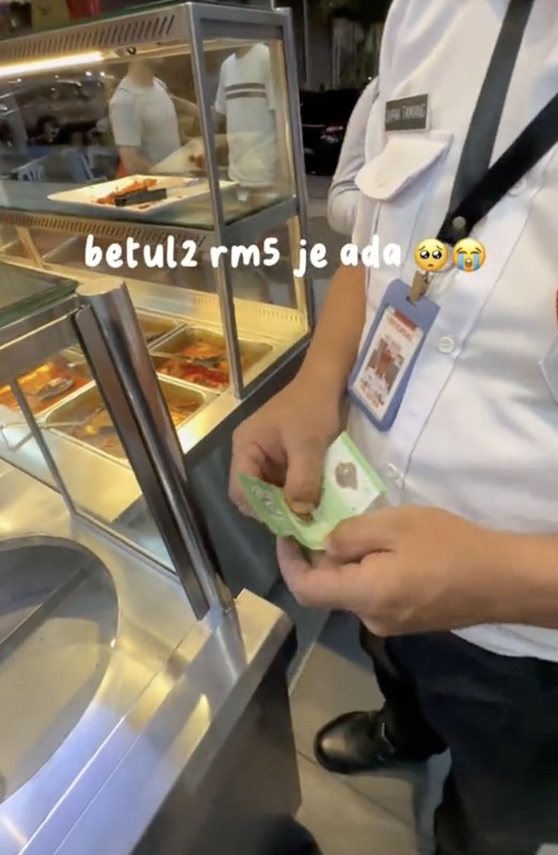 Mulia! TikToker Ini Traktir Makan Pengunjung yang Cuma Punya Rp 16 Ribu
