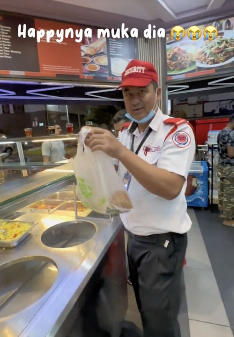 Mulia! TikToker Ini Traktir Makan Pengunjung yang Cuma Punya Rp 16 Ribu