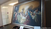 Tak hanya diorama dan koleksi Alkitab, lukisan juga bertemakan Kristen juga ada di sini. Misalnya lukisan The Last Supper yang terkenal, yakni lukisan perjamuan terakhir. Museum ini berada di Gedung Pusat Alkitab, Jalan Salemba Raya No 12 Jakarta Pusat. (Weka Kanaka/detikcom)