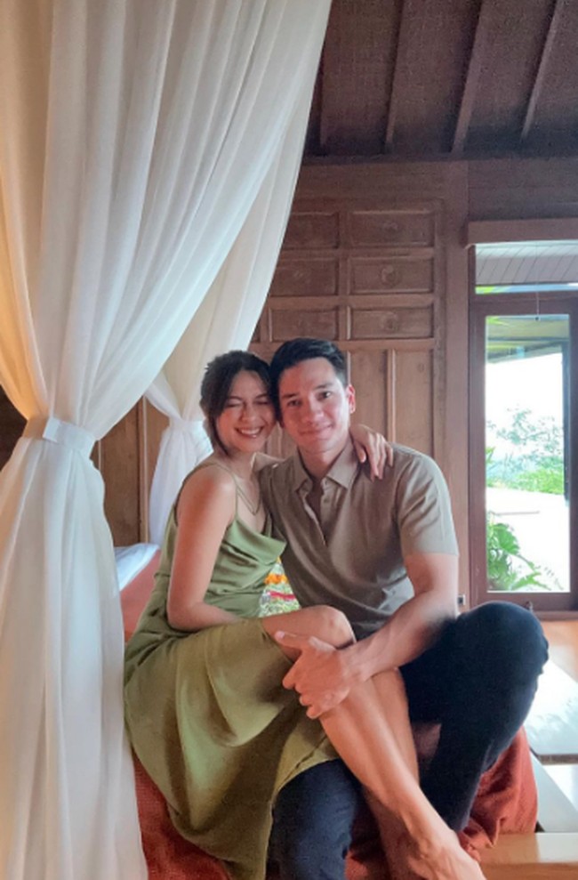 Pernikahan Nana Mirdad dan Andrew White jarang terseret berita negatif. Banyak netizen yang mengagumi keharmonisan rumah tangga mereka. Foto: Instagram @nanamirdad_