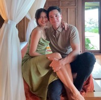 Pernikahan Nana Mirdad dan Andrew White jarang terseret berita negatif. Banyak netizen yang mengagumi keharmonisan rumah tangga mereka. Foto: Instagram @nanamirdad_