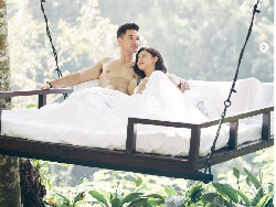 8 Foto Kemesraan Nana Mirdad & Andrew White, Bikin Baper bak Pengantin Baru