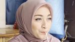 Nathalie Holscher Rawat Hewan dan Bagikan Daging Kurbannya Sendiri