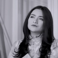 Mendapat 248 ribu likes, video tersebut juga banjir komentar. Ada yang pro, tapi tak sedikit pula yang kontra. (Foto: Instagram/@nathalieholscher)