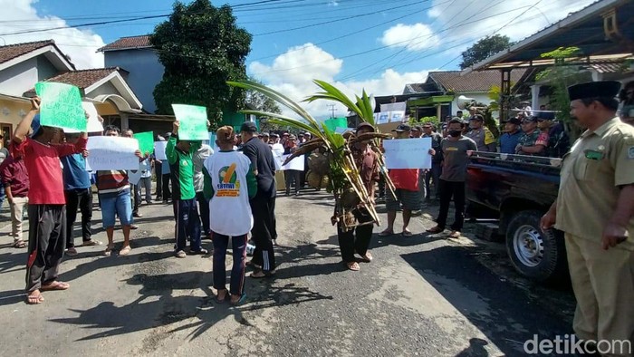 Oknum mengusik Pengurusan sertifikat tanah Massal, warga geruduk kantor Desa Bayu Banyuwangi