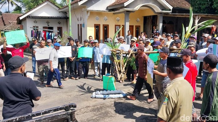 Oknum mengusik Pengurusan sertifikat tanah Massal, warga geruduk kantor Desa Bayu Banyuwangi