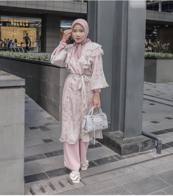 8 Inspirasi OOTD Street Style Hijab yang Kekinian Buat Kuliah Hingga Hangout