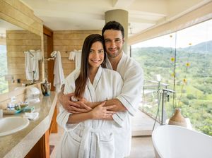 5 Hal yang Perlu Diperhatikan Saat Pasutri Coba Seks di Kamar Mandi