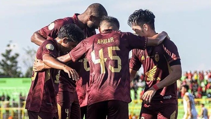 Pemain PSM Makassar di laga melawan Dewa United di Stadion Gelora BJ Habibie, Parepare.