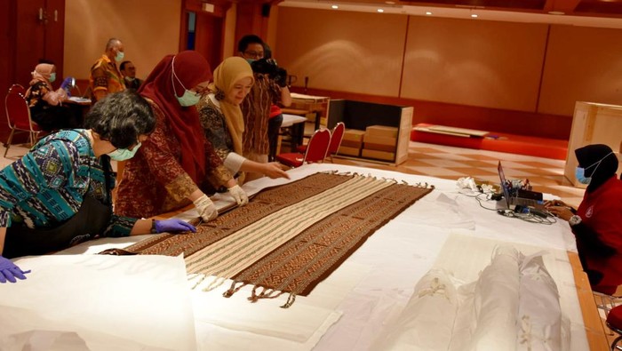 Museum Volkenkunde, Leiden, Belanda akan menyerahkan barang bersejarah ke pemerintah Indonesia yang diwakili oleh Direktorat Jenderal Kebudayaan Kementerian Pendidikan, Kebudayaan, Riset dan Teknologi RI.