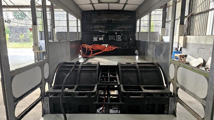 Penampakan Pabrik Truk-Bus Listrik Milik Bakrie di Jateng yang Collab Bareng Tri Sakti PT VKTR Teknologi Mobilitas Tbk. (VKTR) mulai melakukan ekspansi di unit bus dan truk listrik. VKTR mengembangkan fasilitas pabrik perakitan bus dan truk listrik di Magelang, Jawa Tengah, yang merupakan joint venture antara VKTR bersama PT Tri Sakti, melalui perusahaan patungan PT VKTR Sakti Industries.