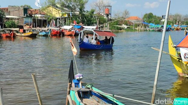 Perahu listrik tenaga surya rancangan mahasiswa Universitas Semarang (USM) di Demak. Foto diunggah Senin (10/7/2023).