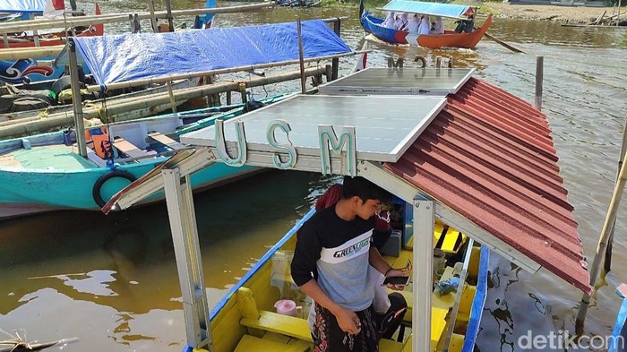 Perahu listrik tenaga surya rancangan mahasiswa Universitas Semarang (USM) di Demak. Foto diunggah Senin (10/7/2023).
