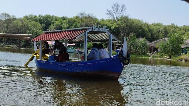Perahu listrik tenaga surya rancangan mahasiswa Universitas Semarang (USM) di Demak. Foto diunggah Senin (10/7/2023).