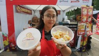 Acara yang diprakarsai oleh Asosiasi E-Commerce Indonesia (idEA), serta didukung penuh oleh Kementerian Koordinator Bidang Kemaritiman dan Investasi dan Kementerian Pariwisata dan Ekonomi Kreatif ini bertempat di Plaza Tenggara, Gelora Bung Karno, di Jakarta, Minggu (9/7/2023). 12 Mitra Usaha GoFood yang hadir merupakan mitra usaha pilihan yang juga menjadi bagian dari Koleksi Juara Lokal GoFood, satu inisiatif berupa kurasi menu-menu khas daerah guna mendorong visibilitas UMKM kuliner lokal ke jutaan pelanggan loyal GoFood di aplikasi Gojek. 