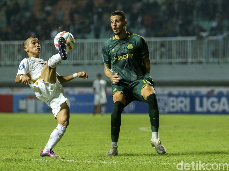 Persikabo 1973 vs Persija Jakarta berakhir tanpa pemenang dalam lanjutan BRI Liga 1 2023/2024. Macan Kemayoran diredam Laskar Padjajaran tanpa gol di Bogor.
