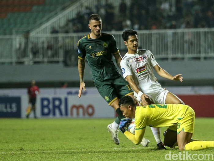 Persikabo 1973 vs Persija Jakarta berakhir tanpa pemenang dalam lanjutan BRI Liga 1 2023/2024. Macan Kemayoran diredam Laskar Padjajaran tanpa gol di Bogor.