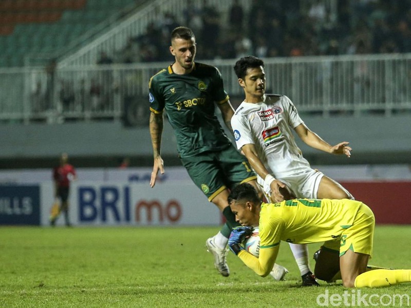 Persikabo 1973 vs Persija Jakarta berakhir tanpa pemenang dalam lanjutan BRI Liga 1 2023/2024. Macan Kemayoran diredam Laskar Padjajaran tanpa gol di Bogor.