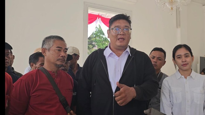 Perwakilan PKL Kawasan UKI Salemba Sondang Hutagalung di Balai Kota, Jakarta Pusat.