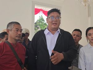 Tak Terima Ditertibkan Satpol PP, PKL UKI Salemba Ngadu ke Balai Kota DKI