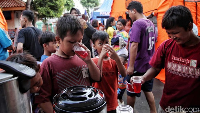 Potret Pilu Korban Kebakaran Tambora Korban kebakaran Tambora, Jakarta Barat, kini mengungsi di SDN 05 Pagi, Duri Utara, Tambora, Jakarta Barat. Begini potret para pengungsi kebakaran.