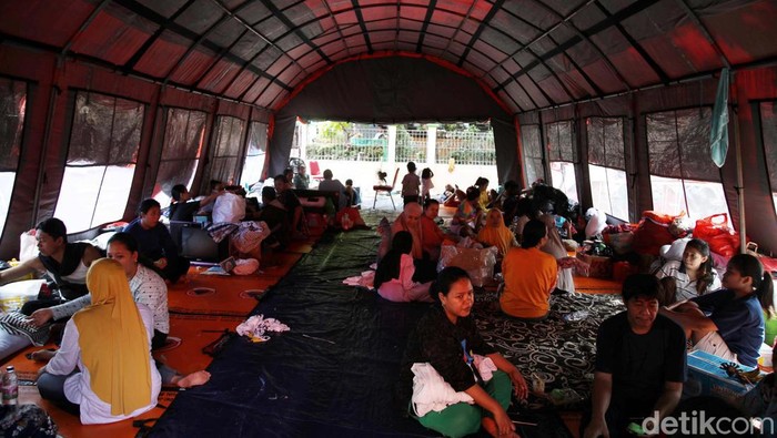Potret Pilu Korban Kebakaran Tambora Korban kebakaran Tambora, Jakarta Barat, kini mengungsi di SDN 05 Pagi, Duri Utara, Tambora, Jakarta Barat. Begini potret para pengungsi kebakaran.