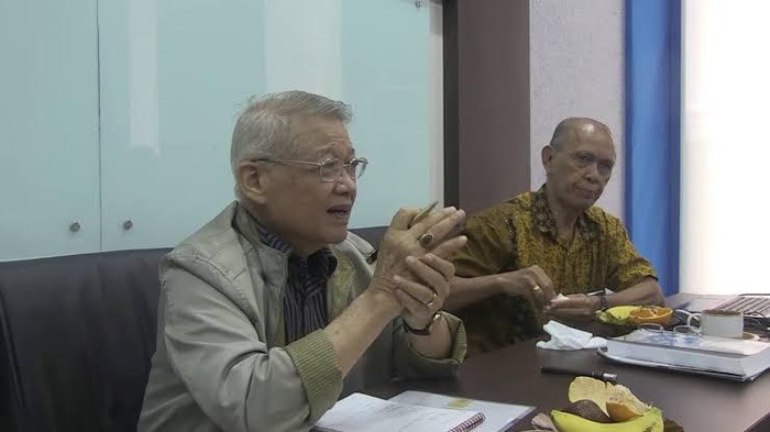 Prof. Dr. Abdullah Dahana (Pendiri Forum Sinologi Indonesia - Mantan Guru Besar FIB Universitas Indonesia)