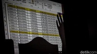 Yoseph dan Parjono didakwa memberi suap Rp 1,125 miliar kepada Direktur Prasarana Direktorat Jenderal Perkeretaapian Kemenhub sekaligus sebagai Kuasa Pengguna Anggaran (KPA) Harno Trimadi dan Pejabat Pembuat Komitmen (PPK) 4 di Direktorat Prasarana Perkeretaapian Kemenhub Fadliansyah. 