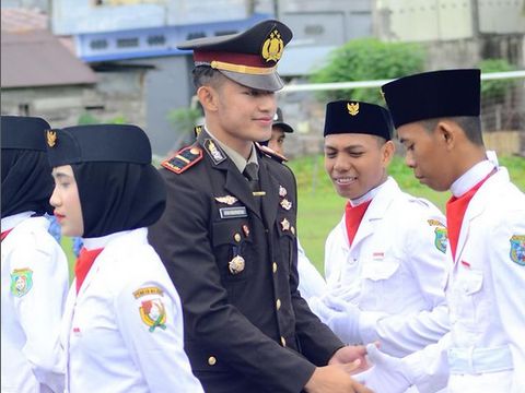 Sosok Ipda Afan Harapansyah, Kapolsek termuda viral dan menjadi sorotan di media sosial.