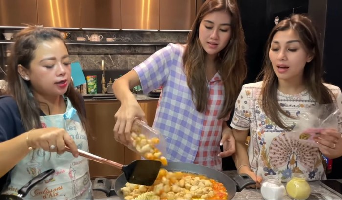 Syahnaz Sadiqah Syahnaz Sadiqah masak