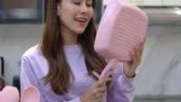Kreasi masakan buatan Syahnaz ini juga didukung dengan alat memasak yang lengkap. Ia memiliki peralatan memasak yang materialnya baik. Foto: YouTube