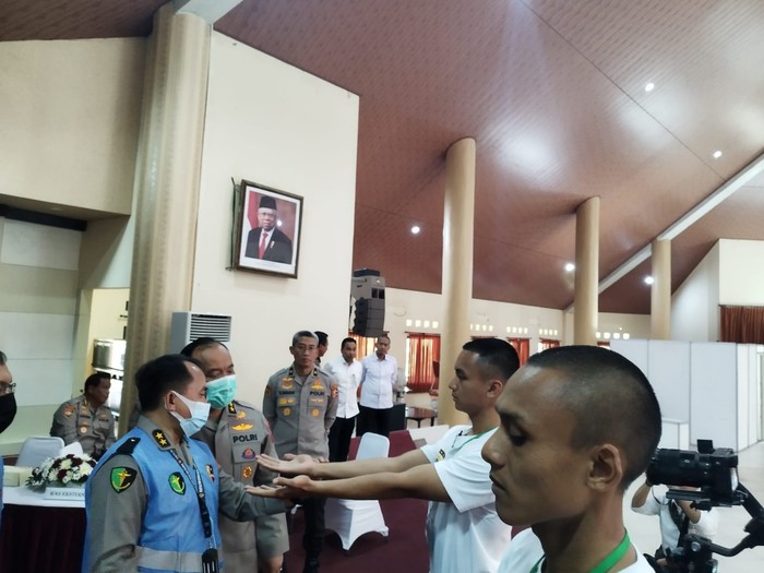 Tahap seleksi akhir rekrutmen calon taruna dan taruni (catar) Akademi Kepolisian (Akpol) di Semarang, Jawa Tengah (Jateng) pada Senin (10/7/2023).