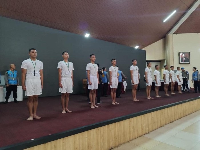 Tahap seleksi akhir rekrutmen calon taruna dan taruni (catar) Akademi Kepolisian (Akpol) di Semarang, Jawa Tengah (Jateng) pada Senin (10/7/2023).