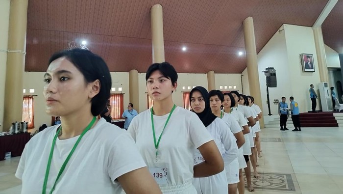 Tahap seleksi akhir rekrutmen calon taruna dan taruni (catar) Akademi Kepolisian (Akpol) di Semarang, Jawa Tengah (Jateng) pada Senin (10/7/2023).